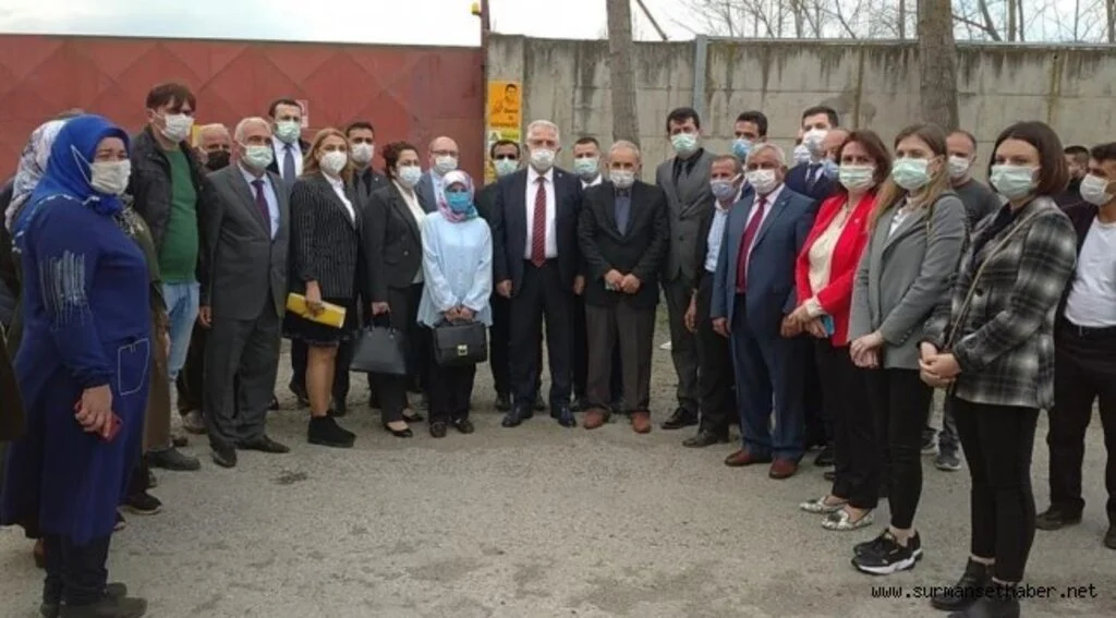 SANTRALE BAKTILAR, HATIRA FOTOĞRAFI ÇEKTİRİP GİTTİLER