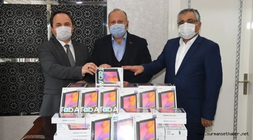 ÜNYE BELEDİYESİ’NDEN İMKÂNI OLMAYAN ÖĞRENCİLERE TABLET DESTEĞİ