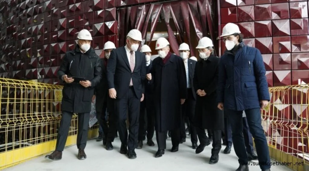 Cumhurbaşkanı Erdoğan, Taksim’de yapımı süren camide ve Atatürk Kültür Merkezi’nde incelemelerde bulundu