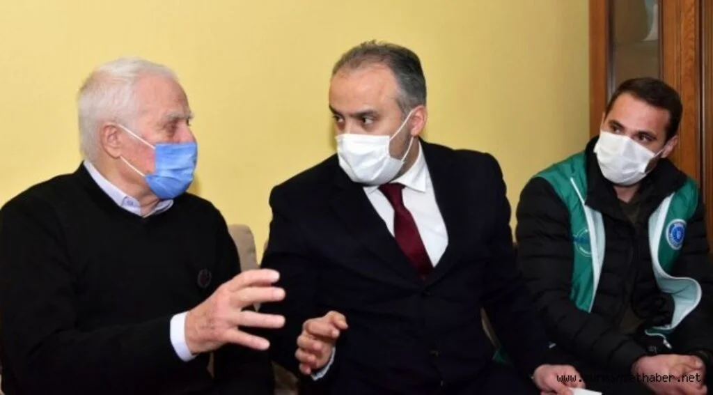 Gönüllülerden yaşlılara evinde ziyaret