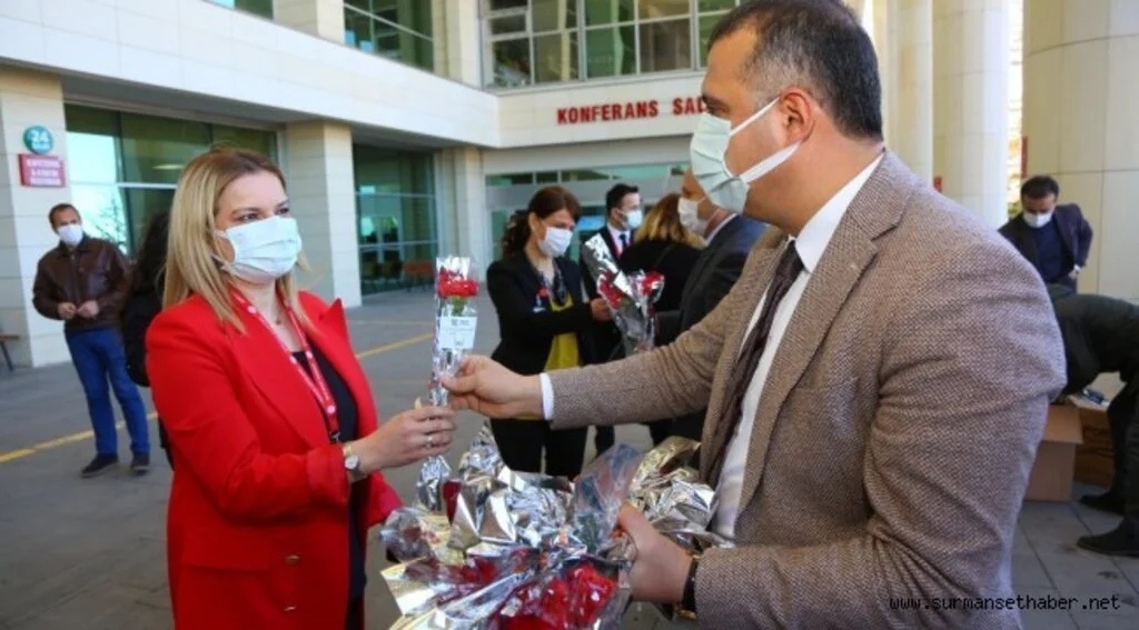 KADINLAR GÜNÜNDE, SAĞLIK ÇALIŞANLARI UNUTULMADI