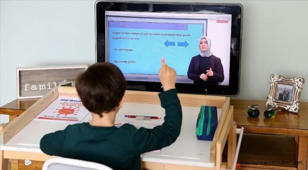 8. ve 12. sınıflar 15 Nisan'dan itibaren uzaktan eğitime geçilecek