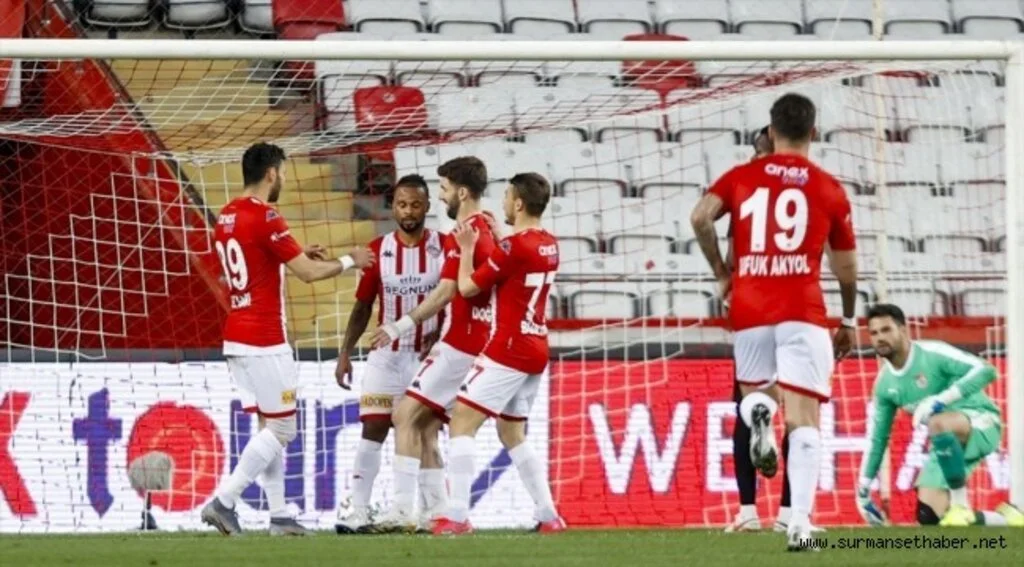 Antalyaspor, Süper Lig'de 25. sezonunda 1002 puana ulaştı