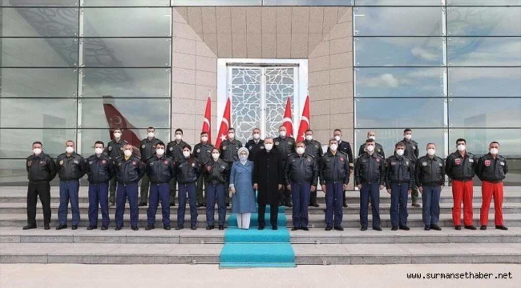 Başkomutan Erdoğan pilotlarla bir araya geldi