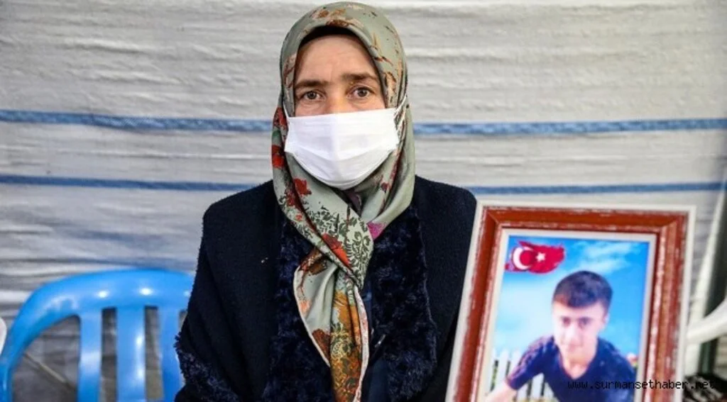 Diyarbakır annelerinden Ay: Oğlumu almadan buradan gitmeyeceğim