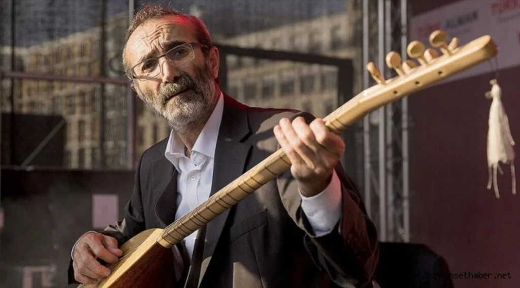 Sanatçı Cengiz Özkan: Bağlama sadece müzik aleti değil, onun içinde her şey var