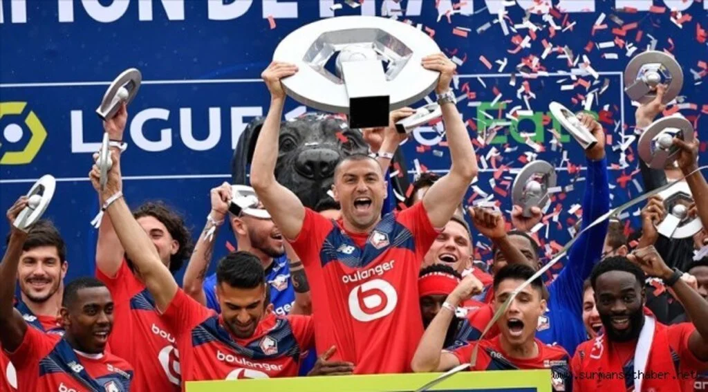Fransa 1. Futbol Ligi'nde Bizim Çocuklar şampiyonluk kupasını aldı