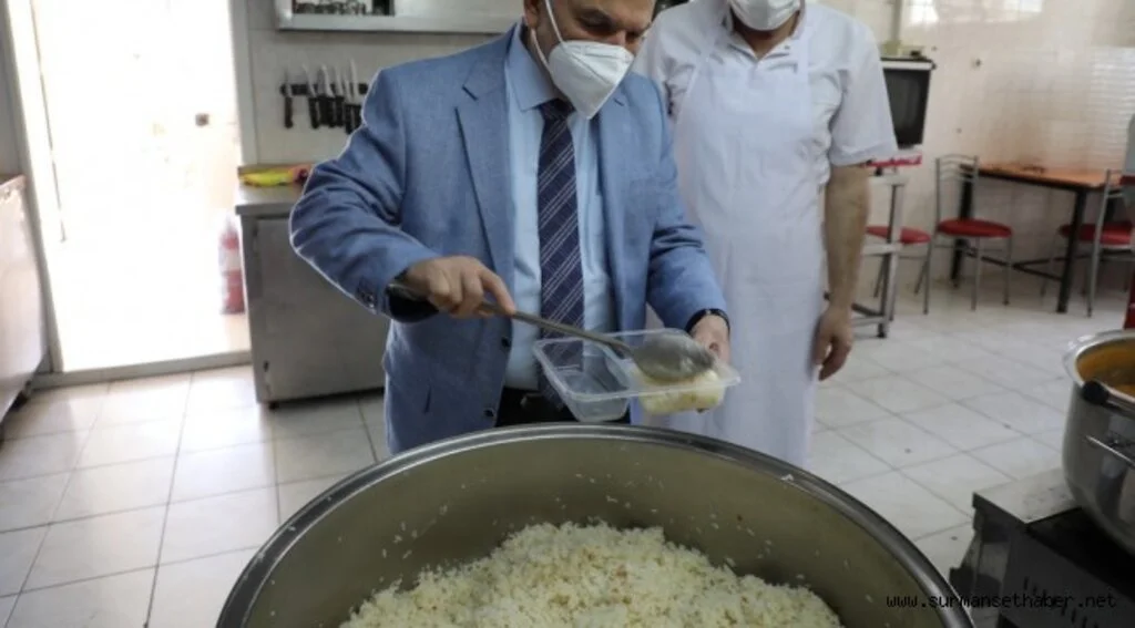 İLKADIM AŞEVİ HER GÜN 3 ÇEŞİT SICAK YEMEĞİ İLÇE HALKININ SOFRALARINA ULAŞTIRIYOR