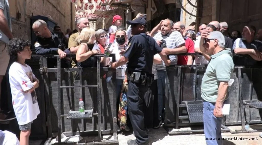 'kutsal ateş' ayinine katılmak isteyen Hristiyanları İsrail Polisi engelledi