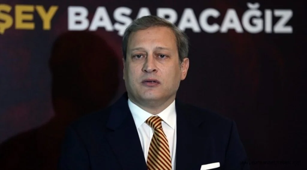 Galatasaray Kulübü Başkanı Burak Elmas, Fatih Terim'in yarın göreve başlayacağını açıkladı