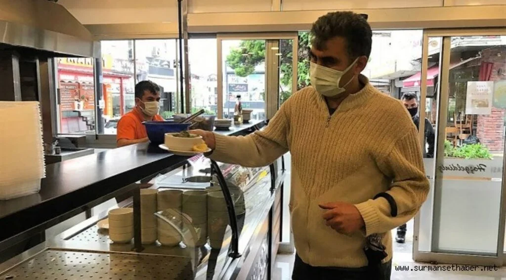 Restoran ve kafeler kademeli normalleşme kapsamında müşteri kabul etmeye başladı