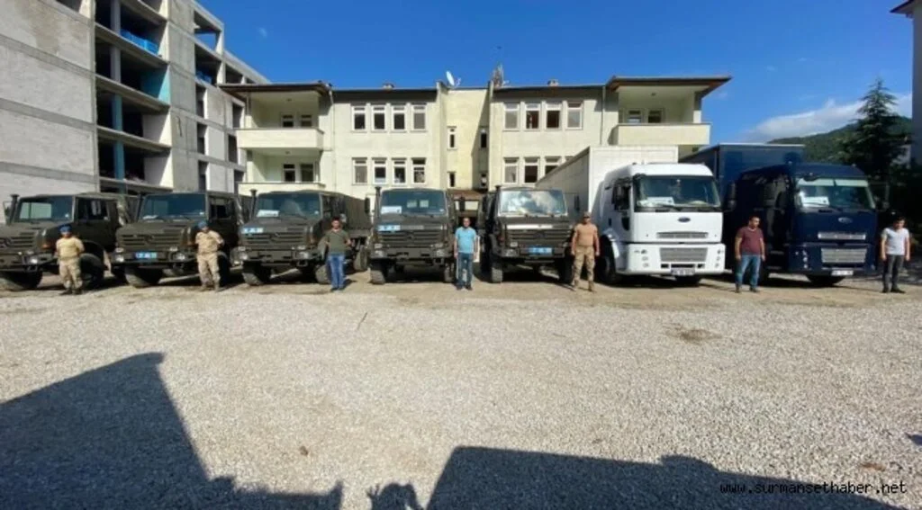 Afet Bölgesinde Mehmetçik, Vatandaşlarımızın Eşyalarını da Taşıyor
