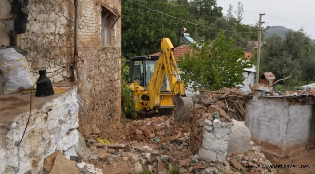 Orman şehidi Erdal Tovka’nın baba ocağında kullanılamayan kısımlar yeniden inşa ediliyor