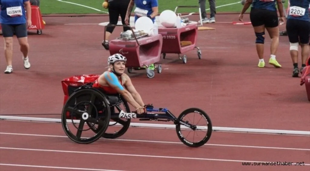 Atletizm kadınlar 400 metre T53 kategorisinde Hamide Doğangün finale çıktı