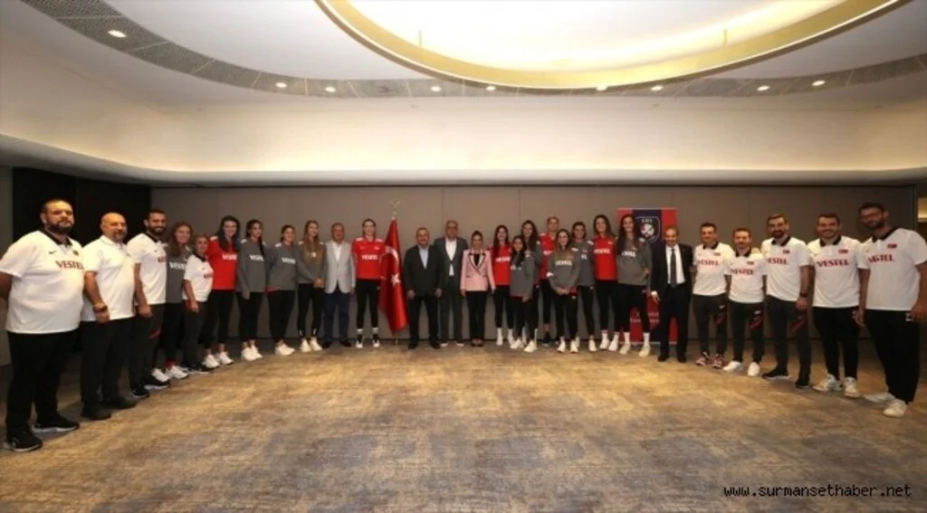 Dışişleri Bakanı Çavuşoğlu'ndan Filenin Sultanlarına moral ziyareti