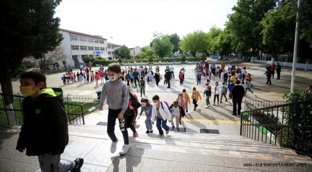 Okullara destek için Kovid-19 Salgın Yönetim Merkezi kuruldu
