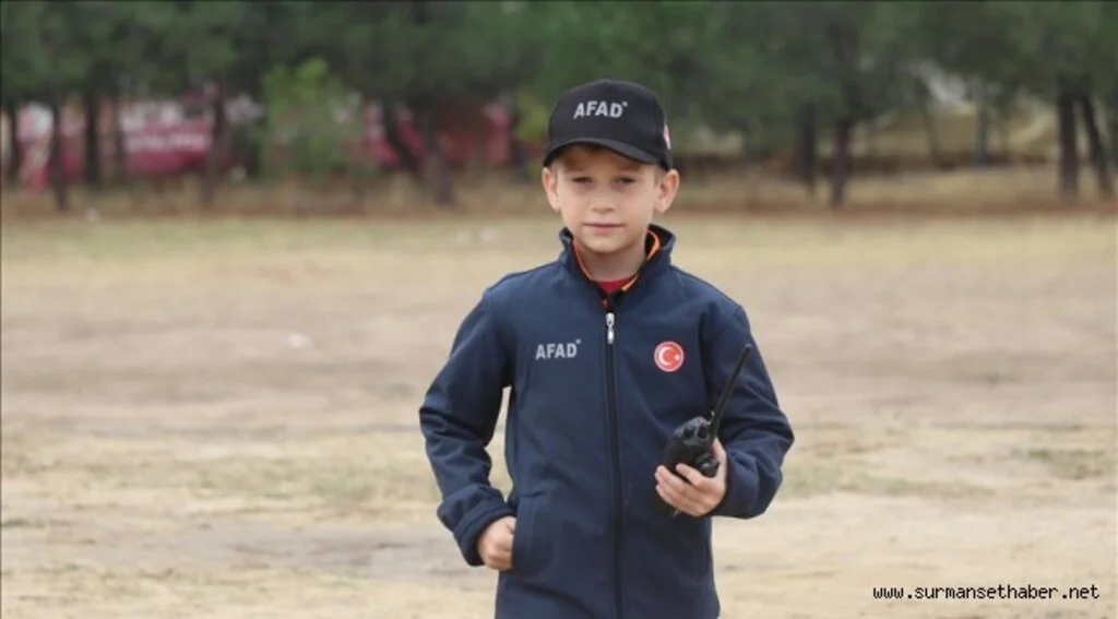 AFAD görevlisi olmayı hayal eden Kerem'e anlamlı hediye