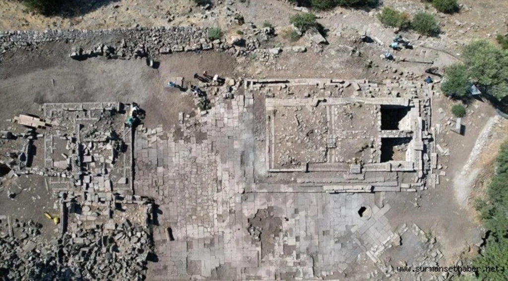 Aigai Antik Kenti'nde Athena Tapınağı'nın silüeti ortaya çıktı