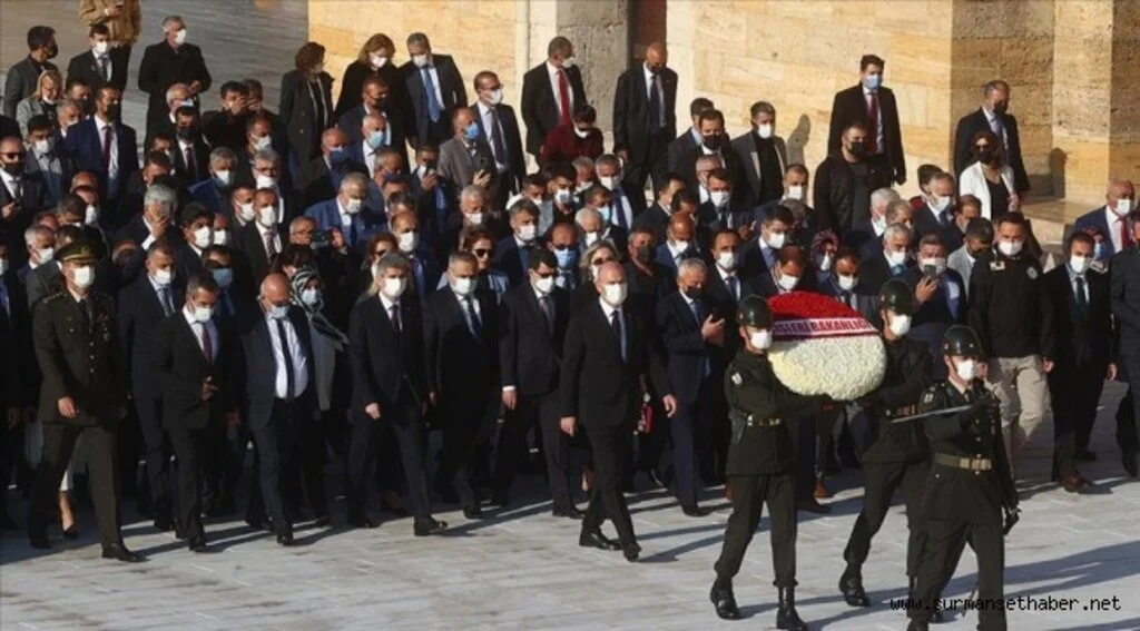 İçişleri Bakanı Soylu ve beraberindeki heyet Anıtkabir'i ziyaret etti