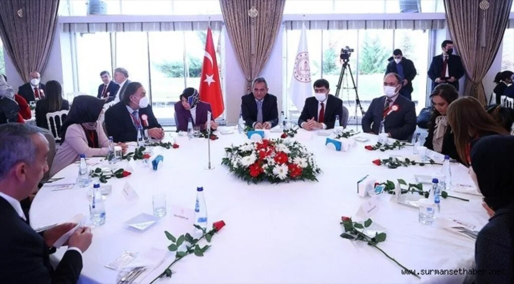 Bakan Özer: 3600 ek göstergeyle birlikte yeni düzenleme tüm öğretmen camiamıza hayırlı uğurlu olsun