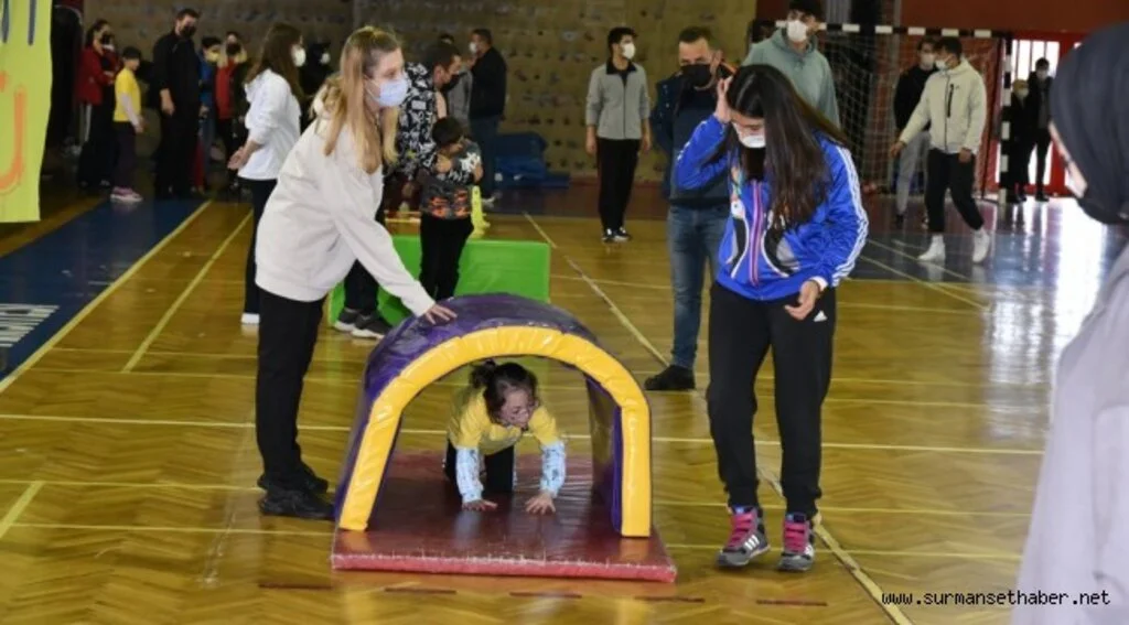 Dünya Engelliler Günü Minik Sporcular Etkinliğinde Çocuklar Spor Yaparak Eğlendi