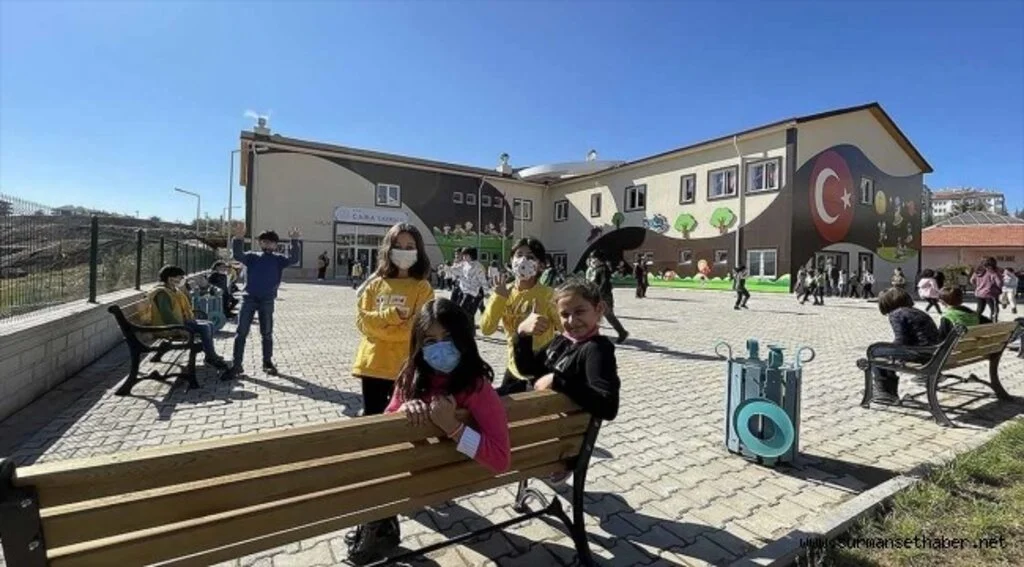 Elazığ'da yapılan depreme dayanıklı okullarda çocuk sesleri yankılanıyor