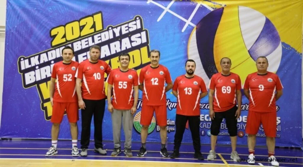 İLKADIM’DAN KADINA ŞİDDETE PANKARTLI TEPKİ