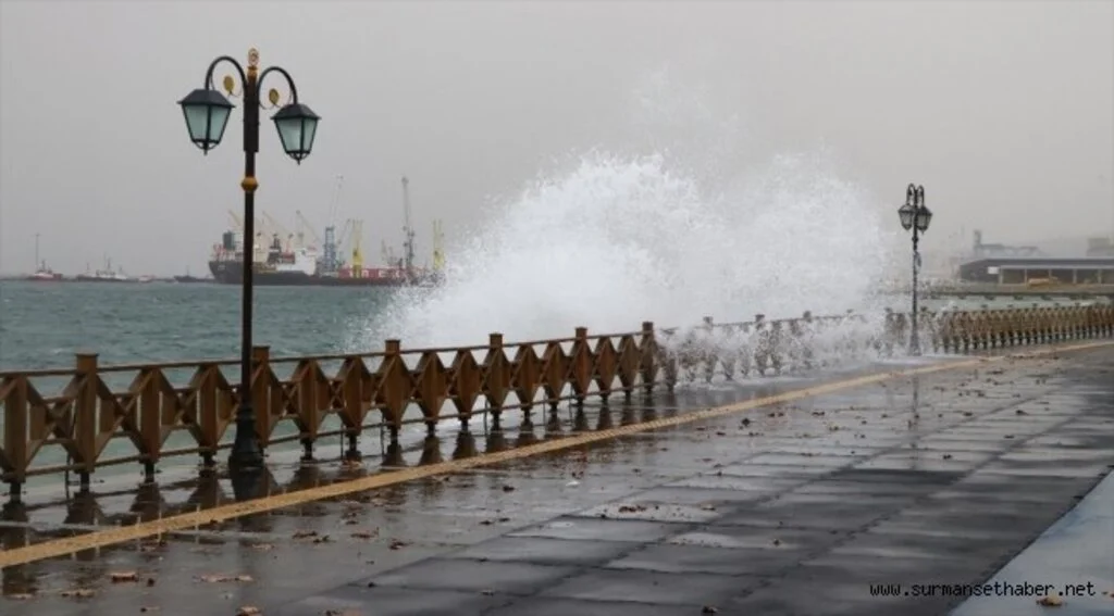 Marmara Denizi'nde ulaşıma lodos engeli