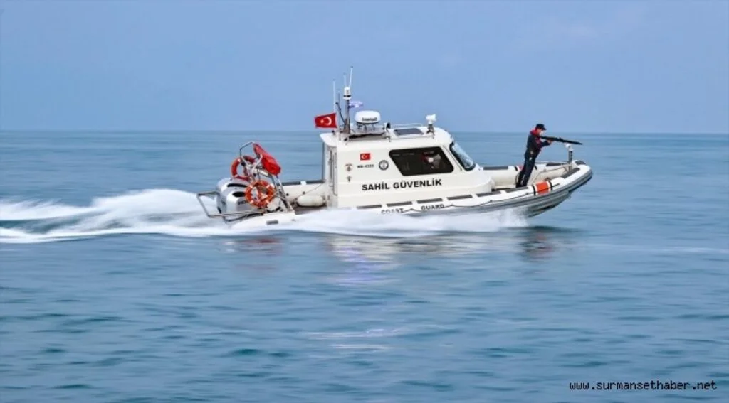 Sahil Güvenlik Komutanlığı ekipleri Van Gölü'nde 24 saat görevde