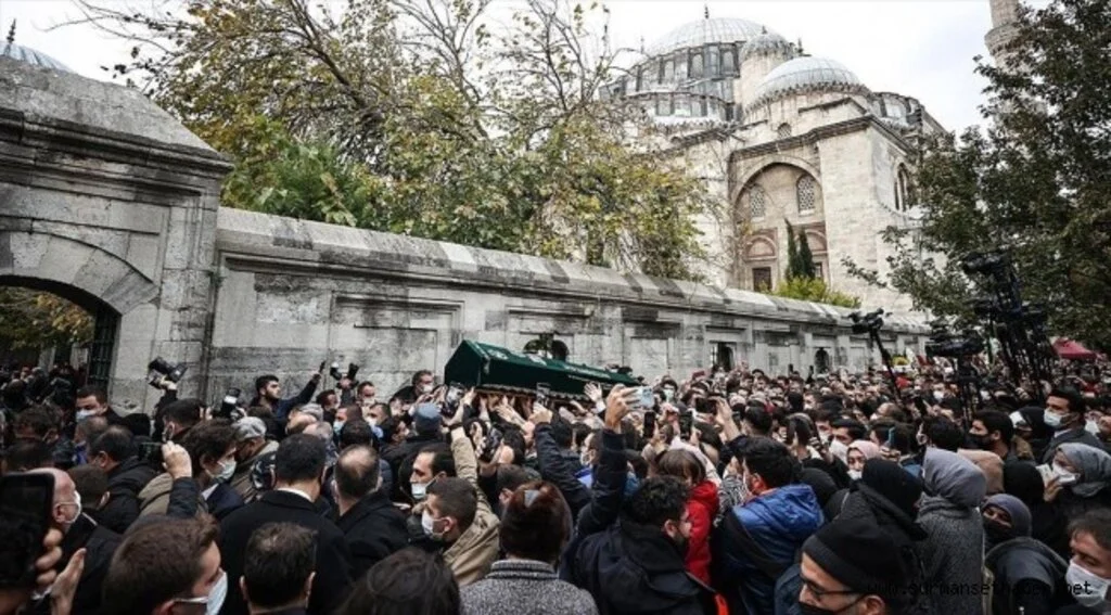 Şair, yazar ve fikir adamı Sezai Karakoç, son yolculuğuna uğurlandı 