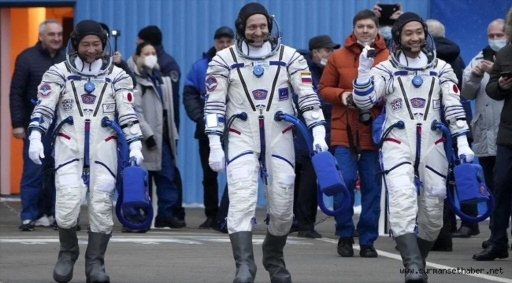 Japon milyarder uzay gezisi sonrası dünyaya döndü