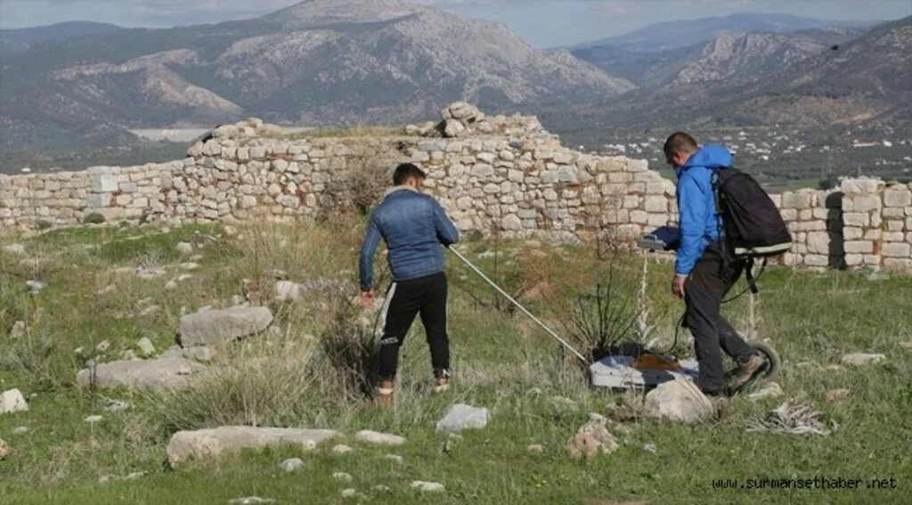 Beçin Antik Kenti'nde yer altı radarıyla tarihe ışık tutuluyor