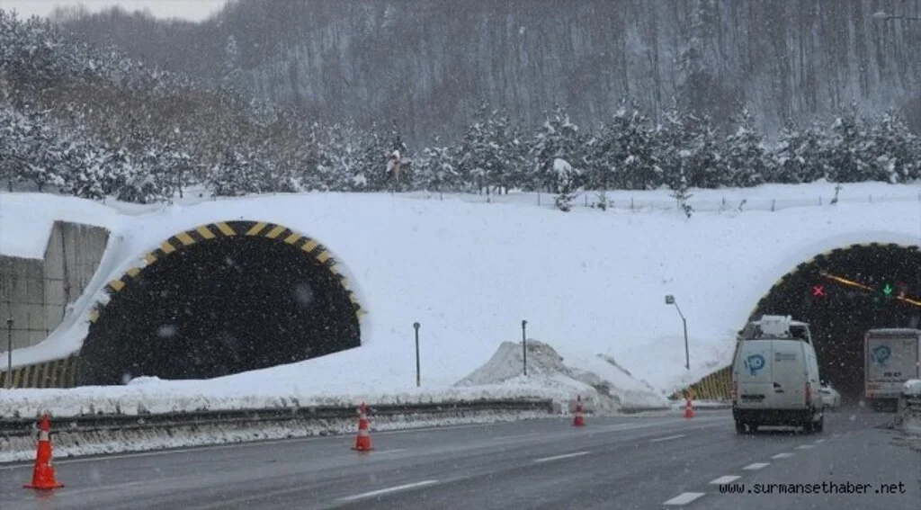 Bolu Dağı Geçidi Tünel İşletme Bölgesi'nde otoyolun İstanbul yönü ulaşıma kapatıldı