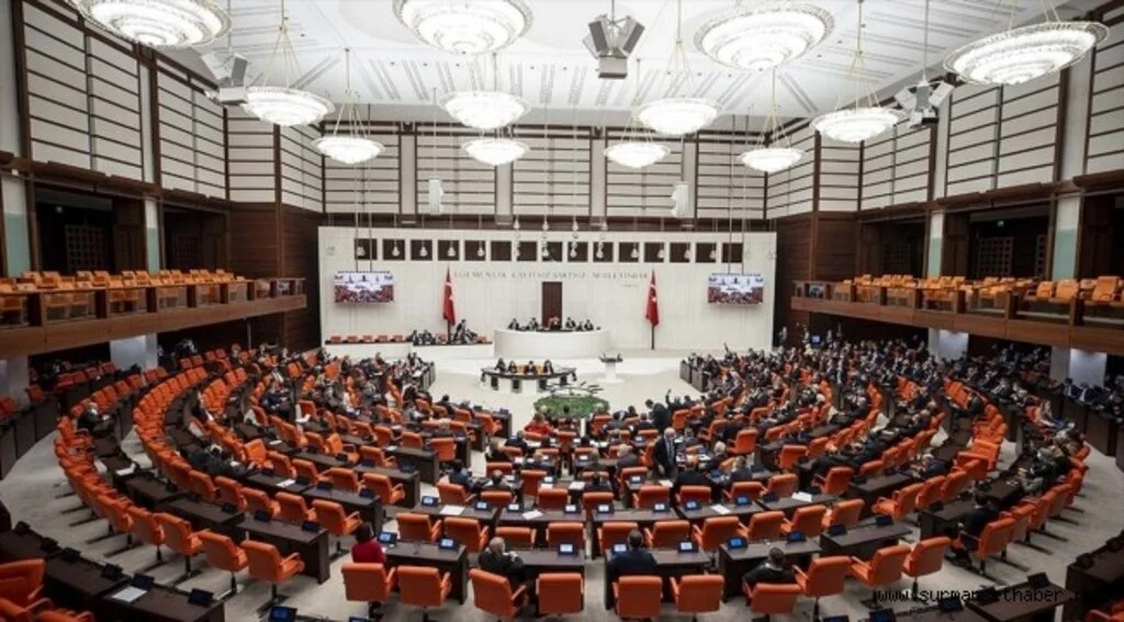 Meclis, memur ve emekliye ek zammı da içeren kanun teklifini yasalaştırmak için mesaisini sürdürecek