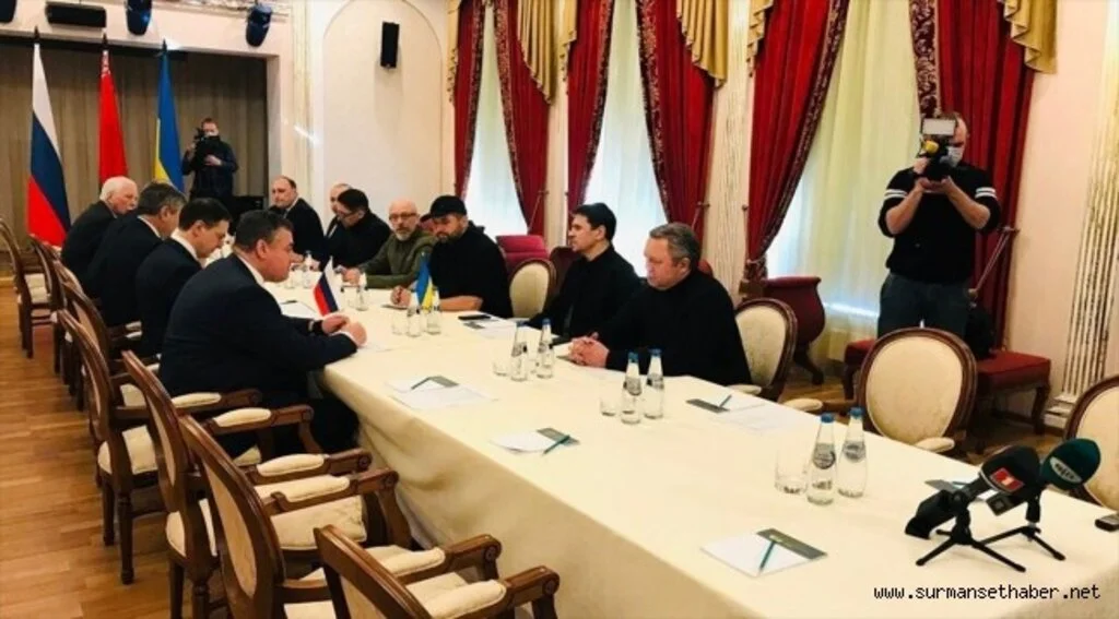 Ukrayna ve Rusya heyetlerinin Belarus sınırındaki görüşmesi başladı