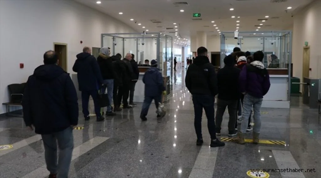 Ukrayna'dan okuyan 184 kişilik öğrenci grubu Sınır Kapımıza ulaştı