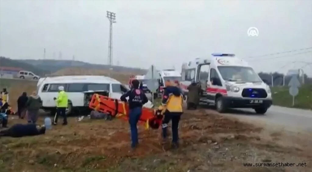 Amasya'da tarım işçilerini taşıyan minibüs devrildi, 17 kişi yaralandı