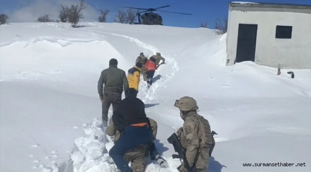 Bingöl’de Jandarma Kanser Hastasını Sırtında Taşıdı