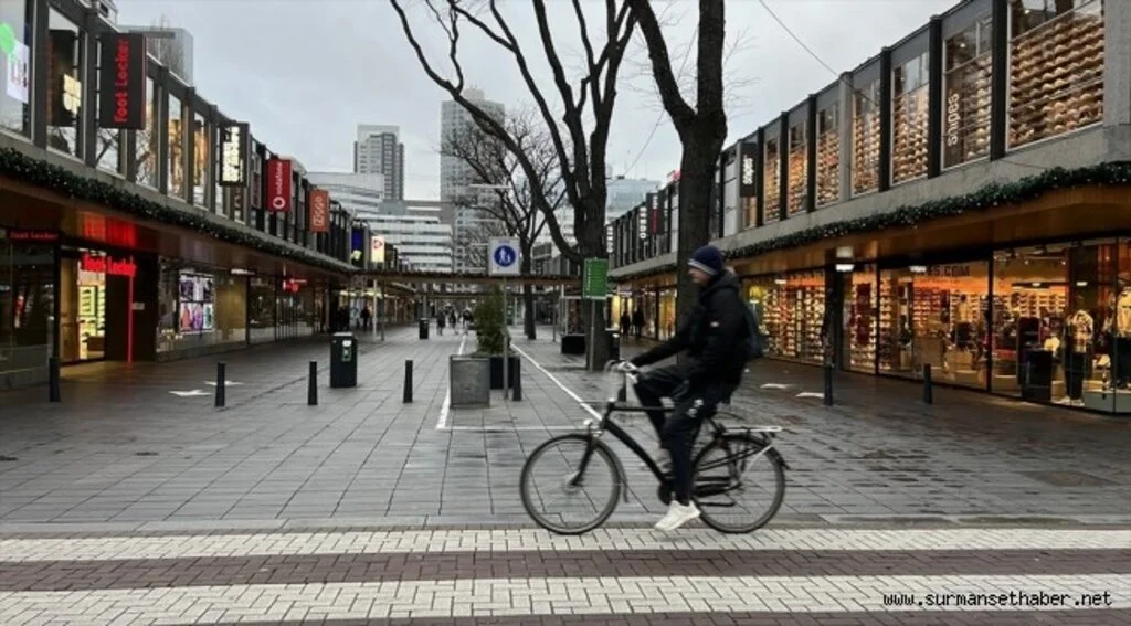 Hollanda'da tüm Kovid-19 kısıtlamaları kaldırılıyor