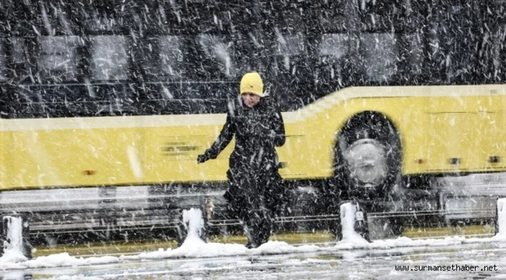İstanbul'da akşam saatlerinde yoğun kar yağışı bekleniyor
