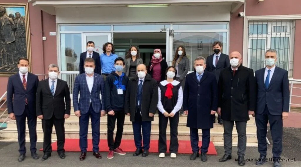 Samsun'da "Bir Bilenle Bilge Nesil Projesi" kapsamında "kitap tahlili" etkinliği yapıldı. 