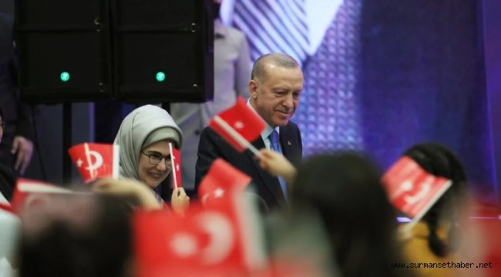 Cumhurbaşkanı Erdoğan ve eşi Emine Erdoğan, çocuklarla iftar yaptı