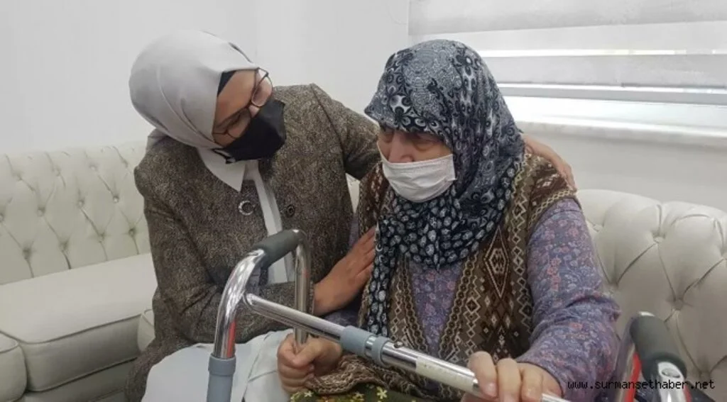 Bayramı Huzurevinde Geçiren Katırcıoğlu, Yeni Hizmet Binasının Müjdesini Verdi