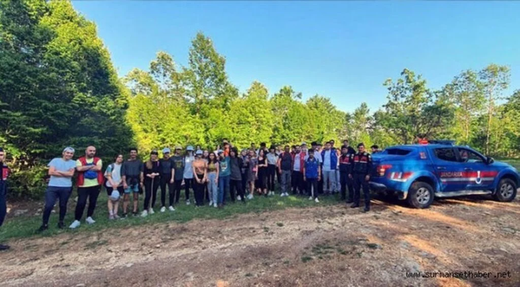  Doğa Yürüyüşünde Kaybolan Üniversite Öğrencilerini Jandarma Buldu