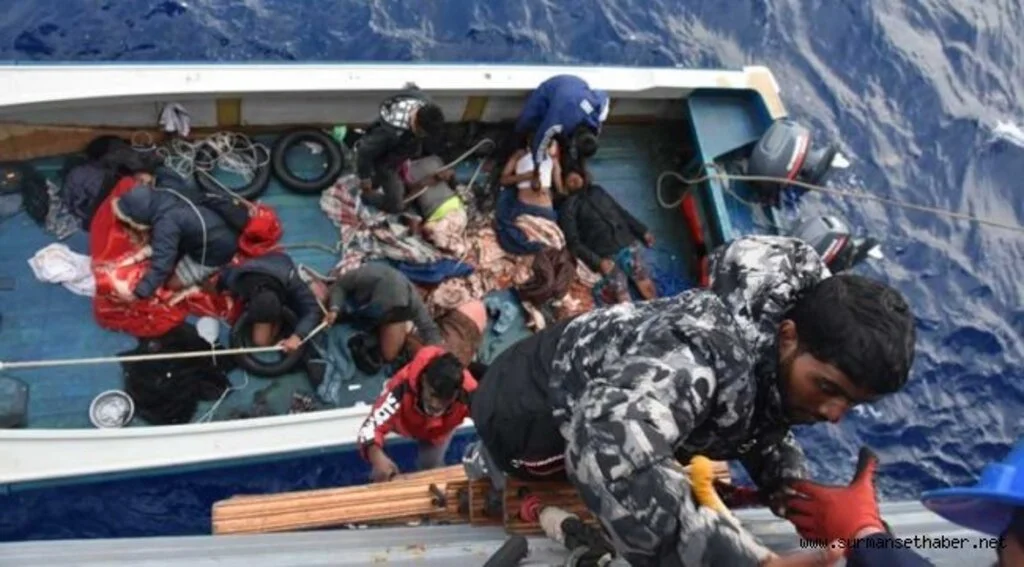 Mehmetçik Libya Açıklarında Yarı Baygın Hâldeki Bangladeşli Göçmenleri Kurtardı