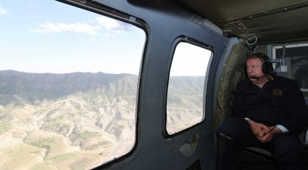 Millî Savunma Bakanı Hulusi Akar ve TSK Komuta Kademesi Irak Sınır Hattında