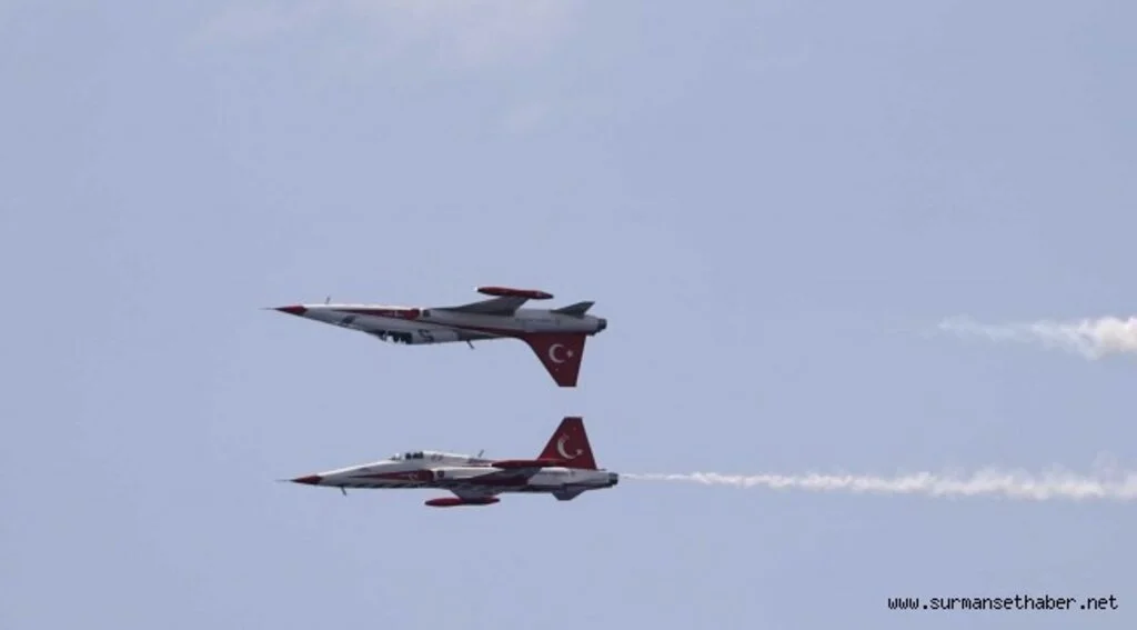 VİDEO HABER- Efes-2022 Tatbikatı’nda Türk Yıldızları Gösteri Uçuşu Yaptı