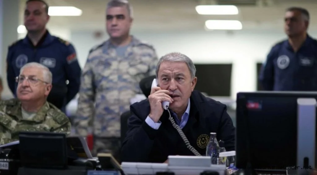 Millî Savunma Bakanı Hulusi Akar, “Pençe-Kılıç Hava Harekâtı"nı Beraberindeki TSK Komuta Kademesi ile Hava Kuvvetleri Harekât Merkezinden Sevk ve İdare Etti