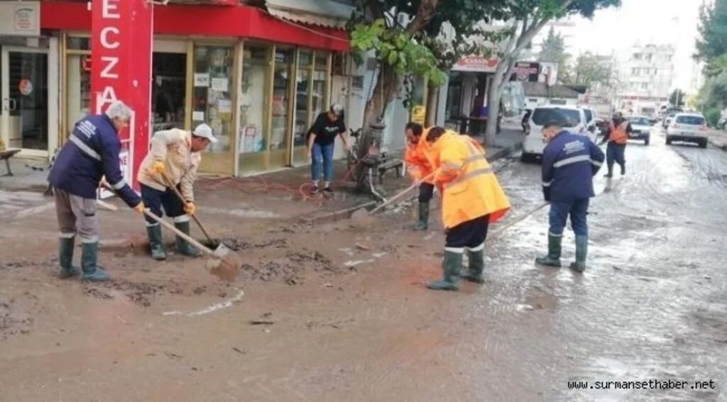 Antalya'daki Selden Etkilenen Alanlarda Temizlik Çalışmaları Devam Ediyor