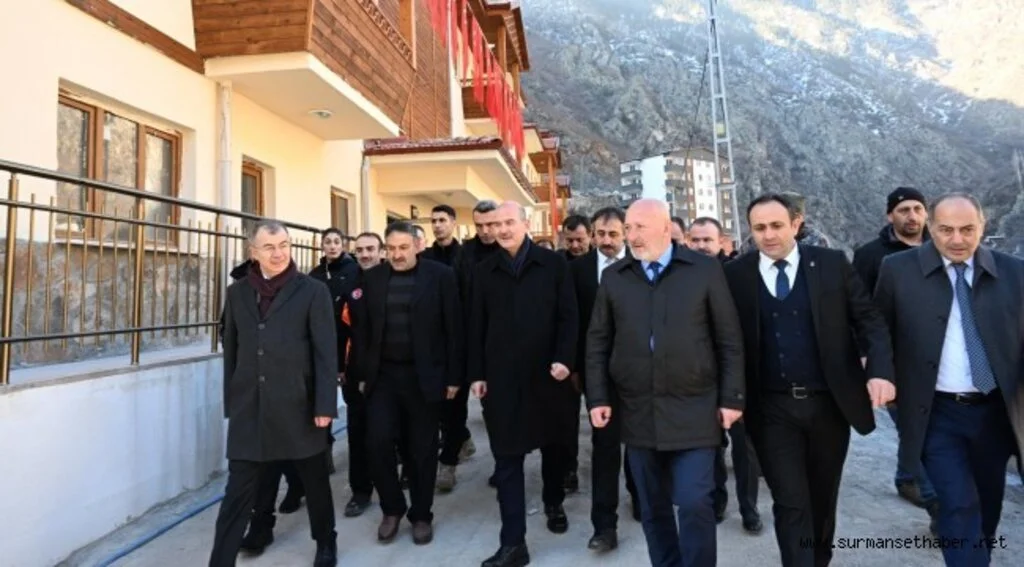 İçişleri Bakanı Soylu, Yusufeli’nde yangınzedeler için inşa edilen konutlarda inceleme yaptı